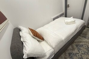 2 室のベッドルーム、アイロン / アイロン台、WiFi、ベッドシーツ