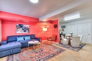 Living area - Cozy and comfortable 1BR in Montreal (Montréal)