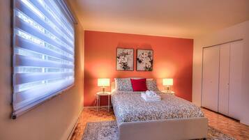 Desk, iron/ironing board, WiFi, bed sheets