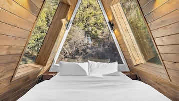 2 bedrooms, travel crib, WiFi, bed sheets