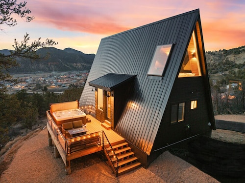 Scenic A-Frame Retreat near Zion & Bryce | Hot Tub