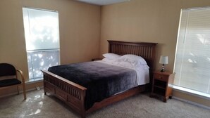 4 bedrooms, free WiFi, bed sheets - Cozy & Quant: Spacious 4-bedroom townhome in delightful Fort Worth. (Fort Worth)