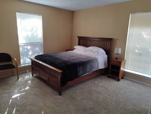 Internet, bed sheets - Cozy & Quant: Spacious 3-bedroom townhome in delightful Fort Worth, with AC (Fort Worth)