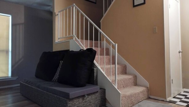 Interior - Cozy & Quant: Spacious 4-bedroom townhome in delightful Fort Worth. (Fort Worth)