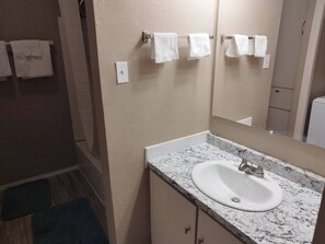 Shower, hair dryer, towels, soap - Cozy & Quant: Spacious 3-bedroom townhome in delightful Fort Worth, with AC (Fort Worth)