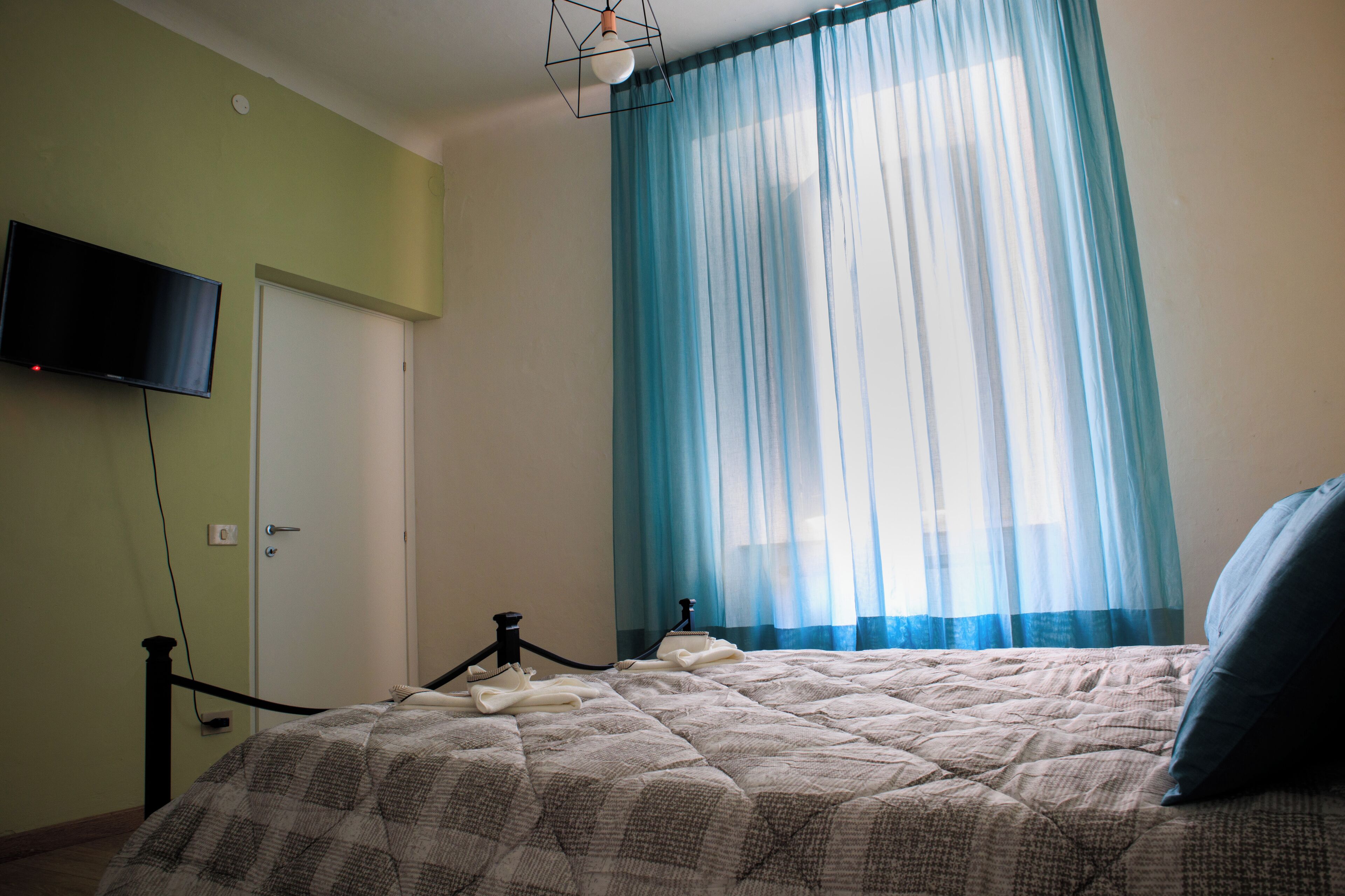 Internet, bed sheets