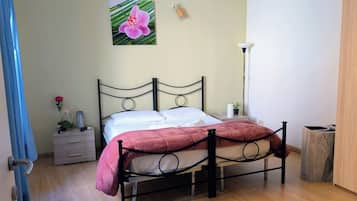 Internet, bed sheets