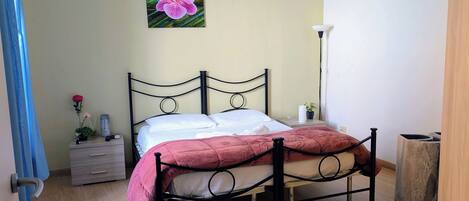 Internet, bed sheets