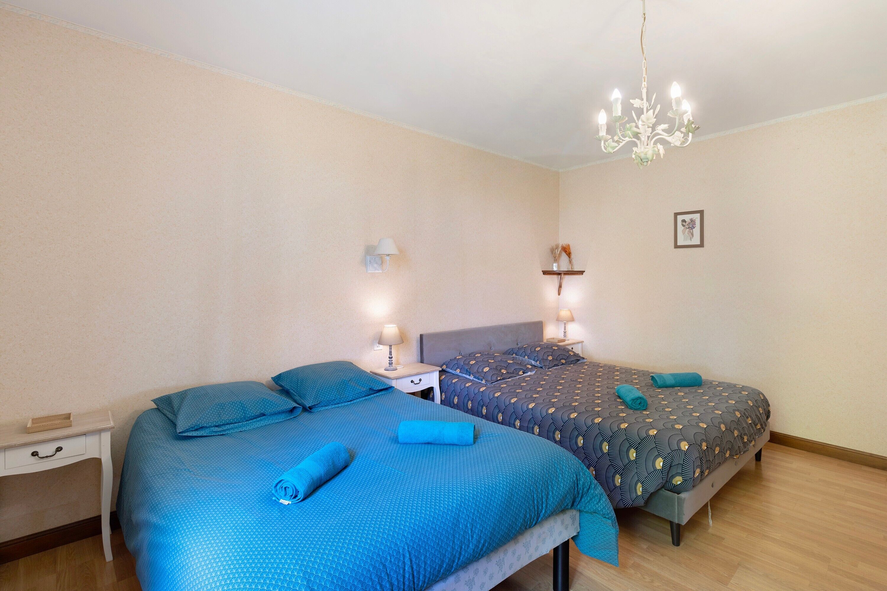 Iron/ironing board, WiFi, bed sheets