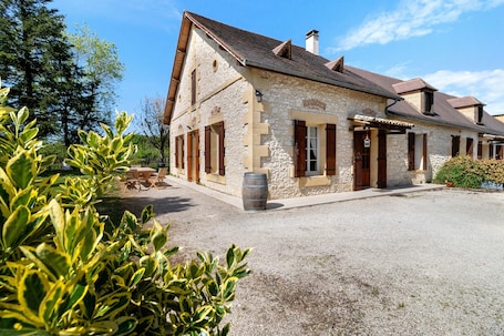 Exterior. Beautiful Périgord House in the Heart of Bergerac and Monbazillac Vineyards