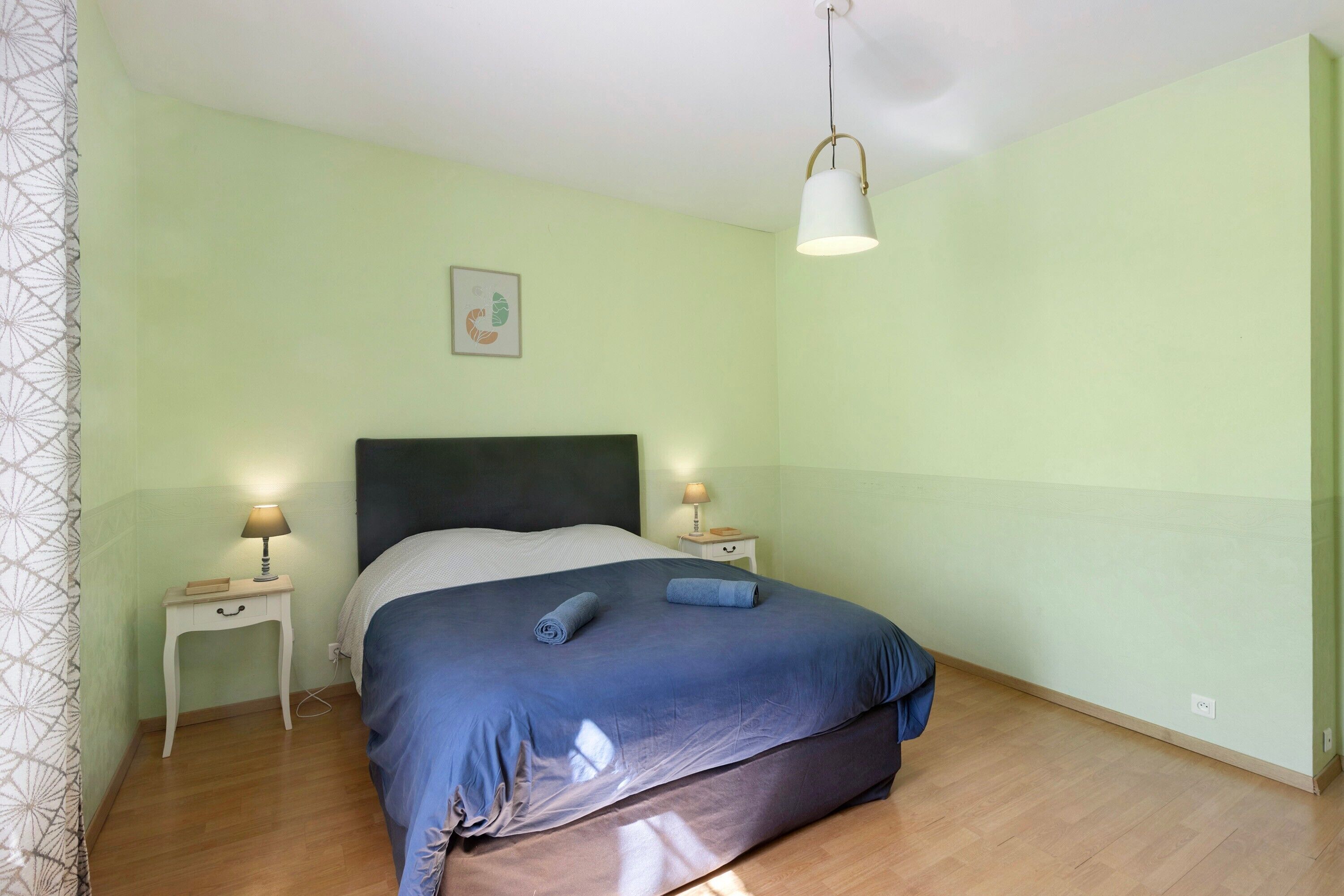 Iron/ironing board, WiFi, bed sheets