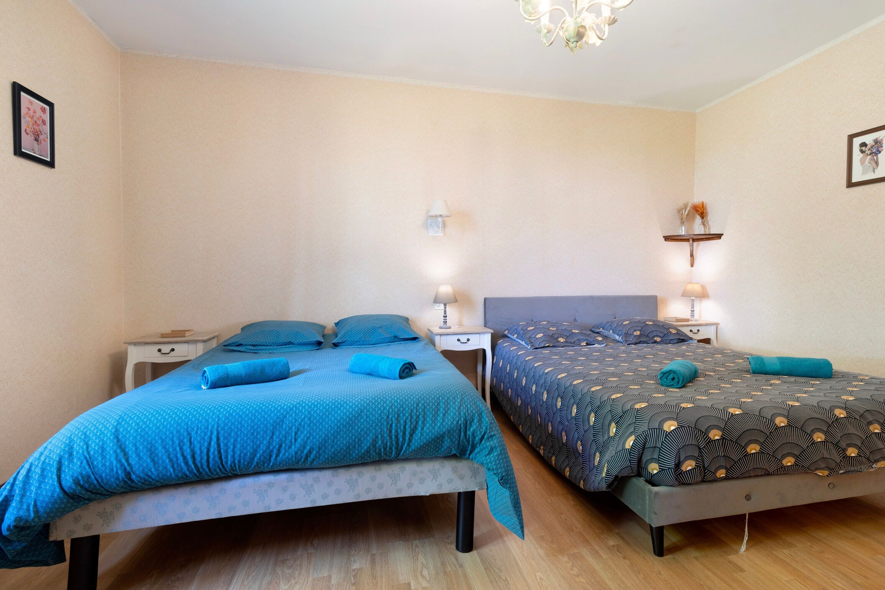 Iron/ironing board, WiFi, bed sheets