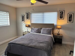 3 bedrooms, iron/ironing board, free WiFi, bed sheets - Fully Renovated Modern Home in Miami Gardens/Sleeps 8/Den Lounge/FREE parking (Miami)