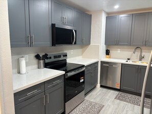Fridge, microwave, oven, stovetop - Fully Renovated Modern Home in Miami Gardens/Sleeps 8/Den Lounge/FREE parking (Miami)