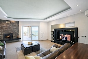 Télévision, cheminée