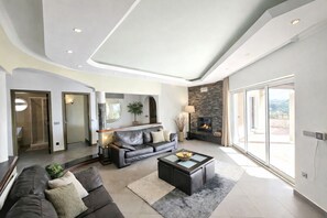 Télévision, cheminée