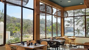 Dining - Villa 911, the luxury of a Resort. Your Private Villa. (Bahías de Huatulco)