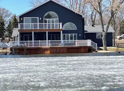 Spacious 4-bedroom 2900 square foot house on Lake Kampeska in marina bay.