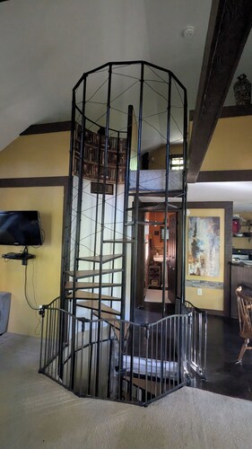 Chalet w Loft Near Sleeping Bear 2552