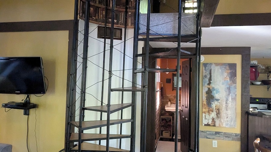 Chalet w Loft Near Sleeping Bear 2552