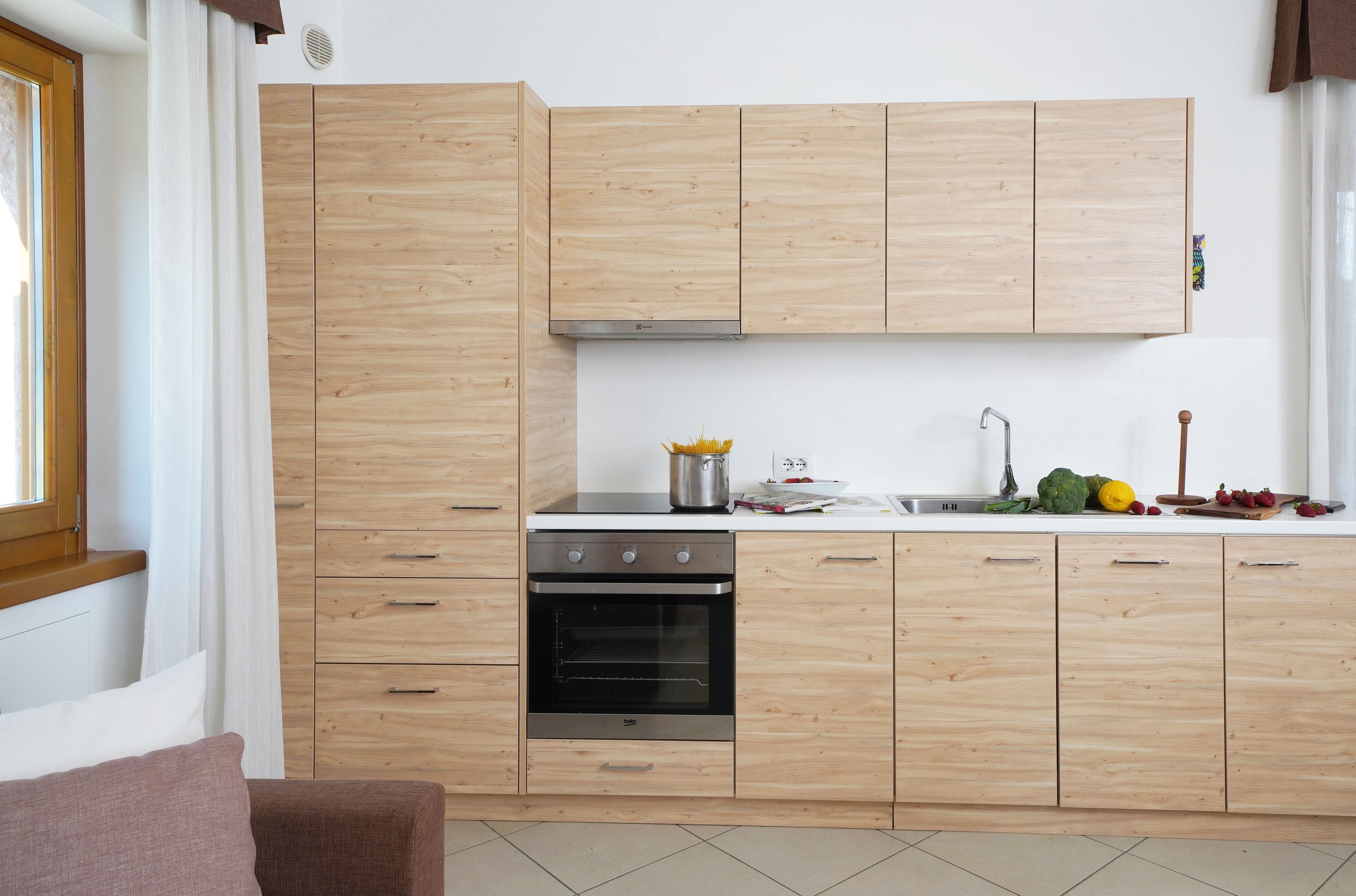 Apartment, 2 Bedrooms, Non Smoking, Lake View | Private kitchen | Full-size fridge, microwave, oven, stovetop