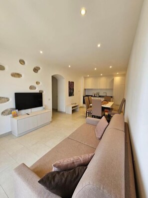 Condo, 2 Bedrooms, Lake View | Living area