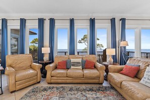 TV - Canary On The Bay: Bayfront, Pool, Pet-friendly, Shared Dock, Sleeps 14 (St. George Island)