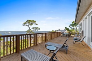 Outdoor dining - Canary On The Bay: Bayfront, Pool, Pet-friendly, Shared Dock, Sleeps 14 (St. George Island)