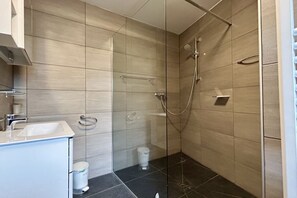Shower, towels, toilet paper - STUDIO FOR TWO PEOPLE (LE CROTOY)