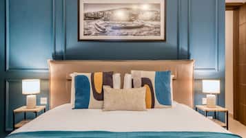 Desk, iron/ironing board, travel cot, WiFi