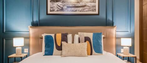 Bureau, fer et planche à repasser, lit parapluie, Wi-Fi