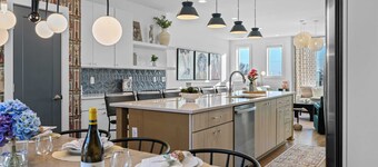 Rooftop Hot Tub Views  Parking Mins to Bway