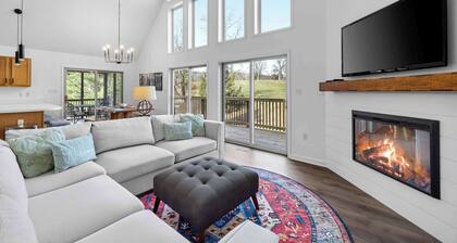 Game Room, FirePit, Screened Porch & Golf Views