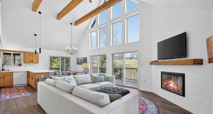 Game Room, FirePit, Screened Porch & Golf Views