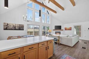 Interior - Game Room, FirePit, Screened Porch & Golf Views (Hedgesville)