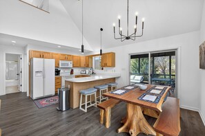 Dining - Game Room, FirePit, Screened Porch & Golf Views (Hedgesville)