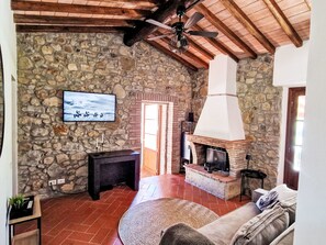 TV - Nido di Falco by Interhome (La Sassa)
