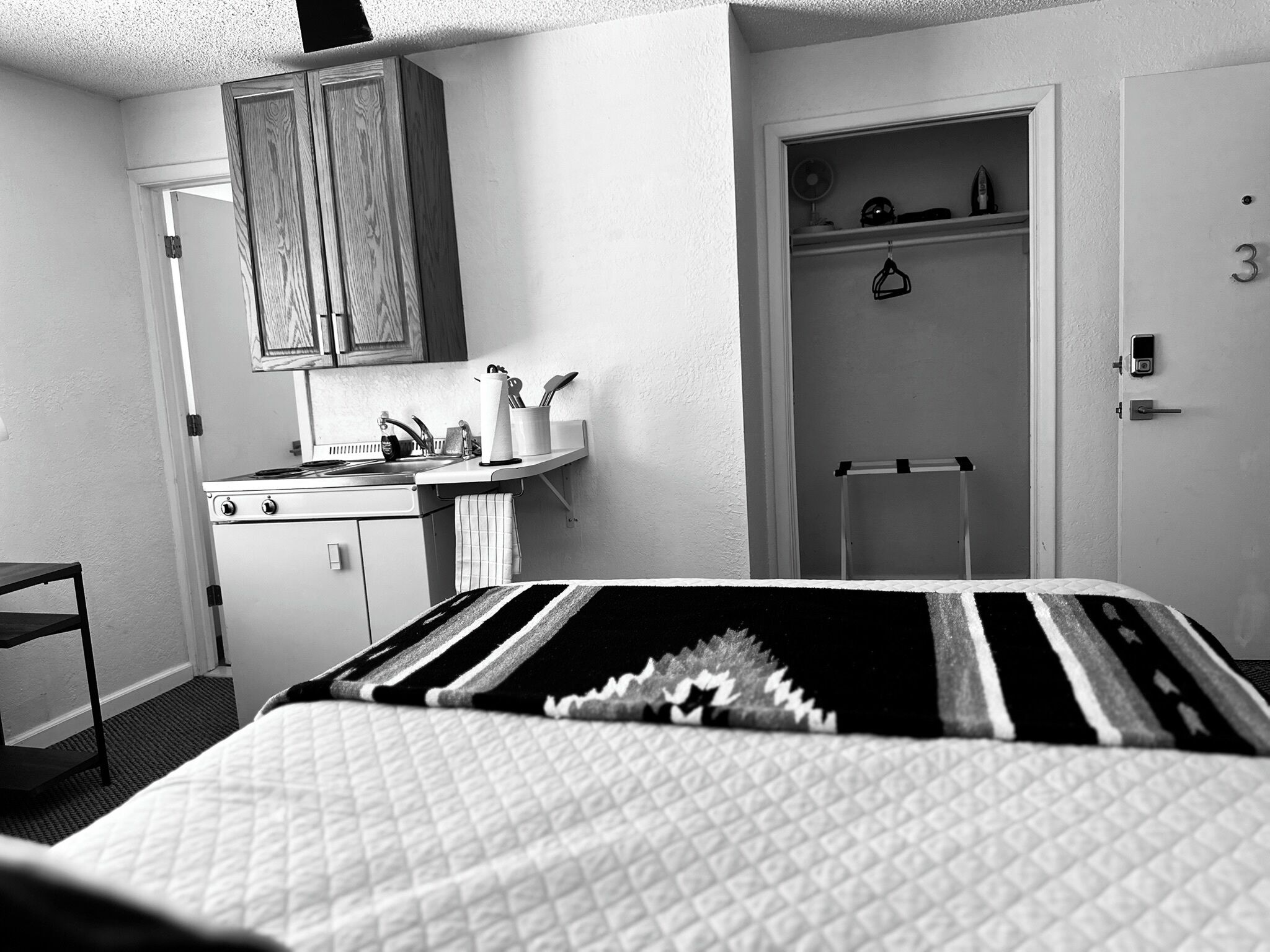 Iron/ironing board, WiFi, bed sheets