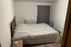 2 bedrooms, iron/ironing board, WiFi - La Maison du Bonheur - Your haven of peace with pool and garden (Le Gué-de-Velluire)