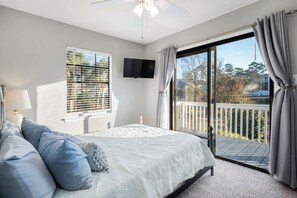 3 bedrooms, Internet, bed sheets - Intracoastal Escape: Coastal Cottage with Private Dock (Oak Island)