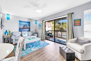 Apartment, 1 Queen-Bett und Schlafsofa (Endless Summer E10- Sunset Shack) | Wohnbereich