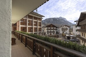 Property grounds - Casa Verzi: convenience and comfort in the heart of the city. (Cortina d´Ampezzo)