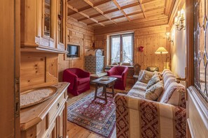 TV - Casa Varentin, right in the center of Cortina (Cortina d´Ampezzo)