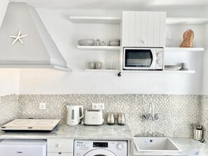 Fridge, microwave, oven, stovetop - CABARNUS HOUSE IN PAROIKIA, PAROS! (Paros)
