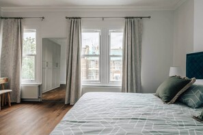4 bedrooms, iron/ironing board, WiFi, bed sheets - Modern 5-bed Home in Maida Vale (London)