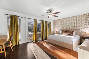 4 habitaciones, escritorio y tabla de planchar con plancha 