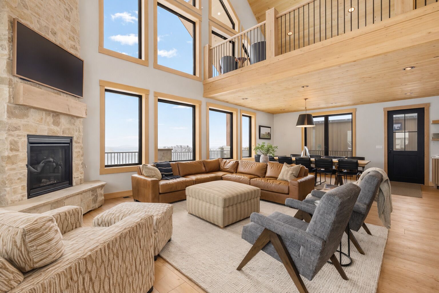 Televisie en een open haard