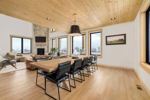 Dining - New 2026 CABIN - Yellowstone 30 Min - Spa - Pickleball - Boatdock - Helipad (Island Park)