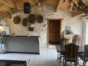 Interior - Bed and Breakfast 'Chambres D'hôtes La Marouette 4' with Shared Terrace and Wi-Fi (Hiers-Brouage)