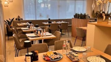 Doppia Deluxe uso singolo, vista città | Ristoranti